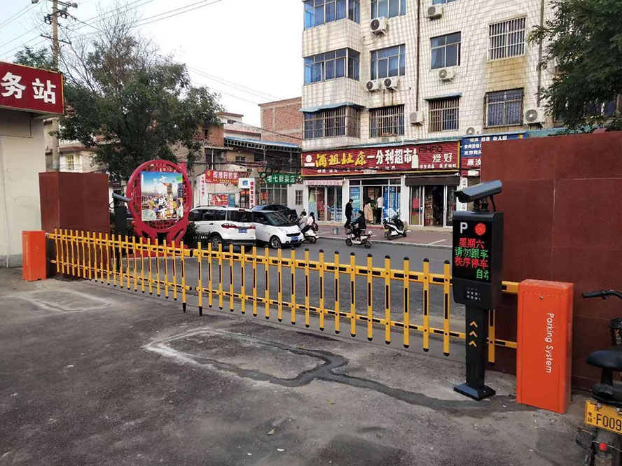 九竹道闸与车牌识别系统配合使用